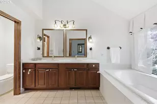 15625 NE Fargo Ct, Portland, OR 97230 - Photo 29