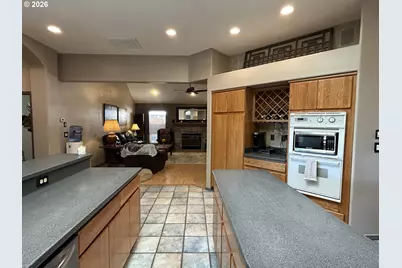 251 Martha Dr, Winchester, OR 97495 - Photo 9