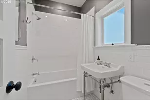 1912 NE 11th Ave, Portland, OR 97212 - Photo 11