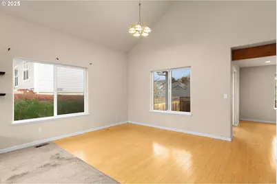 4467 Melody Ln, Roseburg, OR 97471 - Photo 5