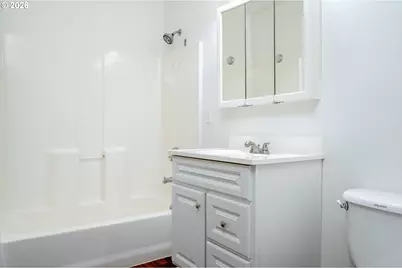 12106 SE Market St, Portland, OR 97216 - Photo 25