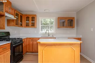 12106 SE Market St, Portland, OR 97216 - Photo 5