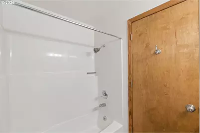 9350 SW Julia Pl, Tigard, OR 97224 - Photo 17