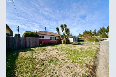 403 Linden Ln, Brookings, OR 97415 - Photo 5