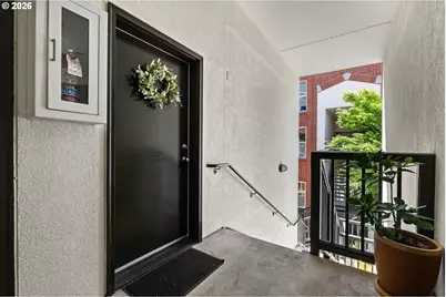 1009 NW Hoyt St #201, Portland, OR 97209 - Photo 3