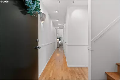 1009 NW Hoyt St #201, Portland, OR 97209 - Photo 3