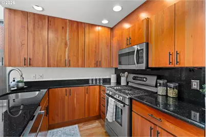 1009 NW Hoyt St #201, Portland, OR 97209 - Photo 19