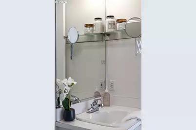 1009 NW Hoyt St #201, Portland, OR 97209 - Photo 31