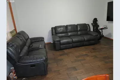 1740 NE Darby St, Hillsboro, OR 97124 - Photo 5