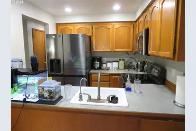 1740 NE Darby St, Hillsboro, OR 97124 - Photo 11