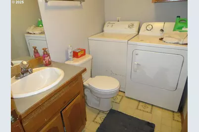 1740 NE Darby St, Hillsboro, OR 97124 - Photo 27