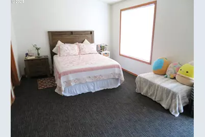 1740 NE Darby St, Hillsboro, OR 97124 - Photo 17