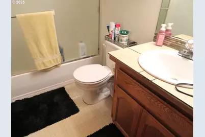 1740 NE Darby St, Hillsboro, OR 97124 - Photo 29