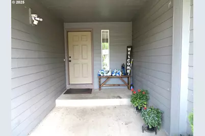 1740 NE Darby St, Hillsboro, OR 97124 - Photo 3