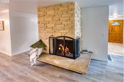 10525 SW 63rd Dr, Portland, OR 97219 - Photo 9