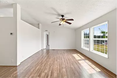 655 NE Burnett Rd #4, McMinnville, OR 97128 - Photo 7