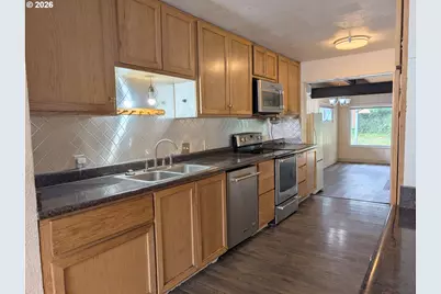 324 Spruce Dr, Brookings, OR 97415 - Photo 7