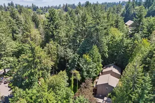 4594 SW Caldew St, Portland, OR 97219 - Photo 31