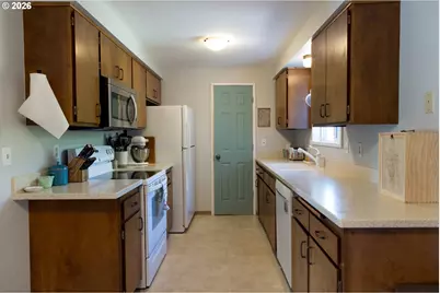420 Juniper St, Florence, OR 97439 - Photo 11