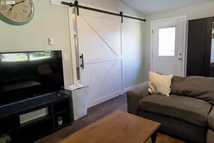 420 Juniper St, Florence, OR 97439 - Photo 17
