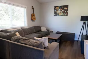 420 Juniper St, Florence, OR 97439 - Photo 15