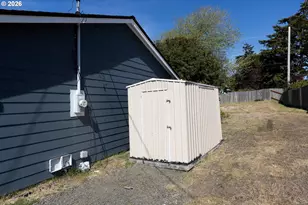 420 Juniper St, Florence, OR 97439 - Photo 33