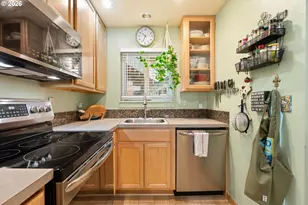 4970 S Landing Dr, Portland, OR 97239 - Photo 11