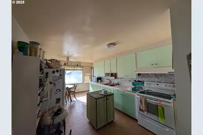 1408 T Ave, La Grande, OR 97850 - Photo 5