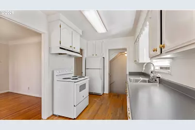 7256 N Chautauqua Blvd, Portland, OR 97217 - Photo 11