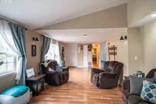 663 NE Knoll Ave, Roseburg, OR 97470 - Photo 5