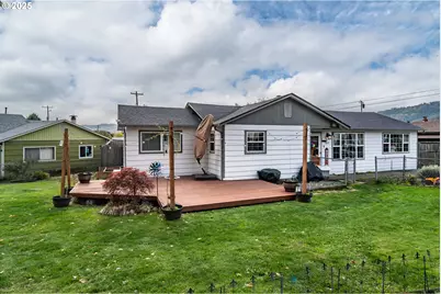 663 NE Knoll Ave, Roseburg, OR 97470 - Photo 3