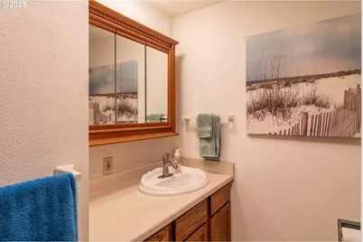 663 NE Knoll Ave, Roseburg, OR 97470 - Photo 25