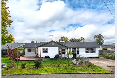 663 NE Knoll Ave, Roseburg, OR 97470 - Photo 1
