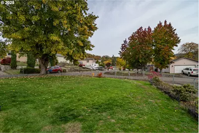 663 NE Knoll Ave, Roseburg, OR 97470 - Photo 31