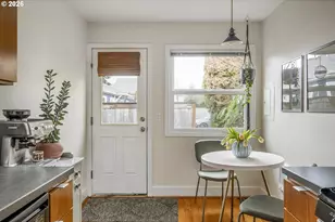 1011 NE Emerson St, Portland, OR 97211 - Photo 11