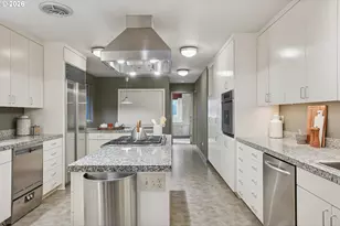 1776 SW Montgomery Dr, Portland, OR 97201 - Photo 9