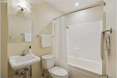 1776 SW Montgomery Dr, Portland, OR 97201 - Photo 27