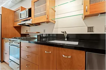 333 NW 9th Ave #609, Portland, OR 97209 - Photo 17
