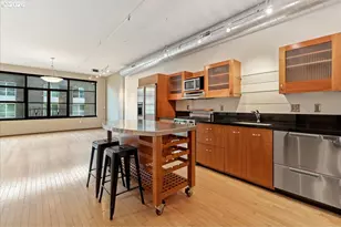 333 NW 9th Ave, Portland, OR 97209 - Photo 3