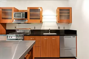 333 NW 9th Ave, Portland, OR 97209 - Photo 15