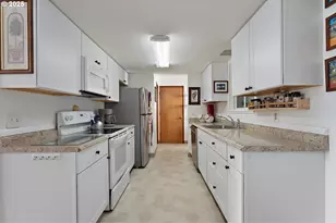 15745 SW Queen Victoria Pl, King City, OR 97224 - Photo 13