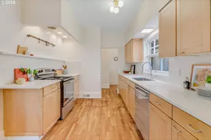 7 NE Floral Pl, Portland, OR 97232 - Photo 15