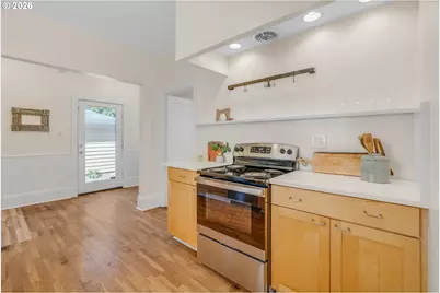 7 NE Floral Pl, Portland, OR 97232 - Photo 17