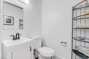 7 NE Floral Pl, Portland, OR 97232 - Photo 21