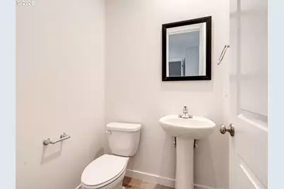 808 Magnolia Ave, Woodburn, OR 97071 - Photo 13