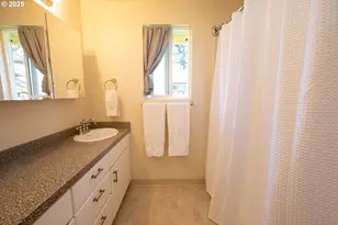 1673 29th St, Florence, OR 97439 - Photo 7