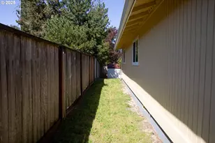 1673 29th St, Florence, OR 97439 - Photo 17