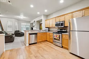 406 NE Patricia Ann Pl, Hillsboro, OR 97006 - Photo 3