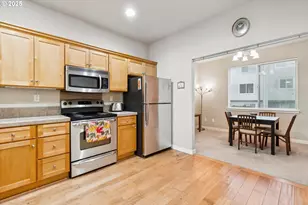 406 NE Patricia Ann Pl, Hillsboro, OR 97006 - Photo 5
