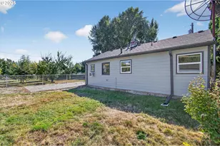 3945 NE Bryant St, Portland, OR 97211 - Photo 27